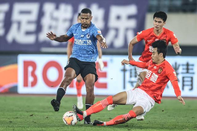 媒体人：泰山和广州情况不同 有进步还在意惨案？